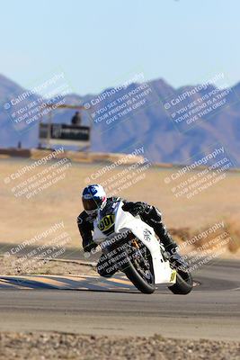 media/Jan-08-2022-SoCal Trackdays (Sat) [[1ec2777125]]/Turn 4 (1145am)/